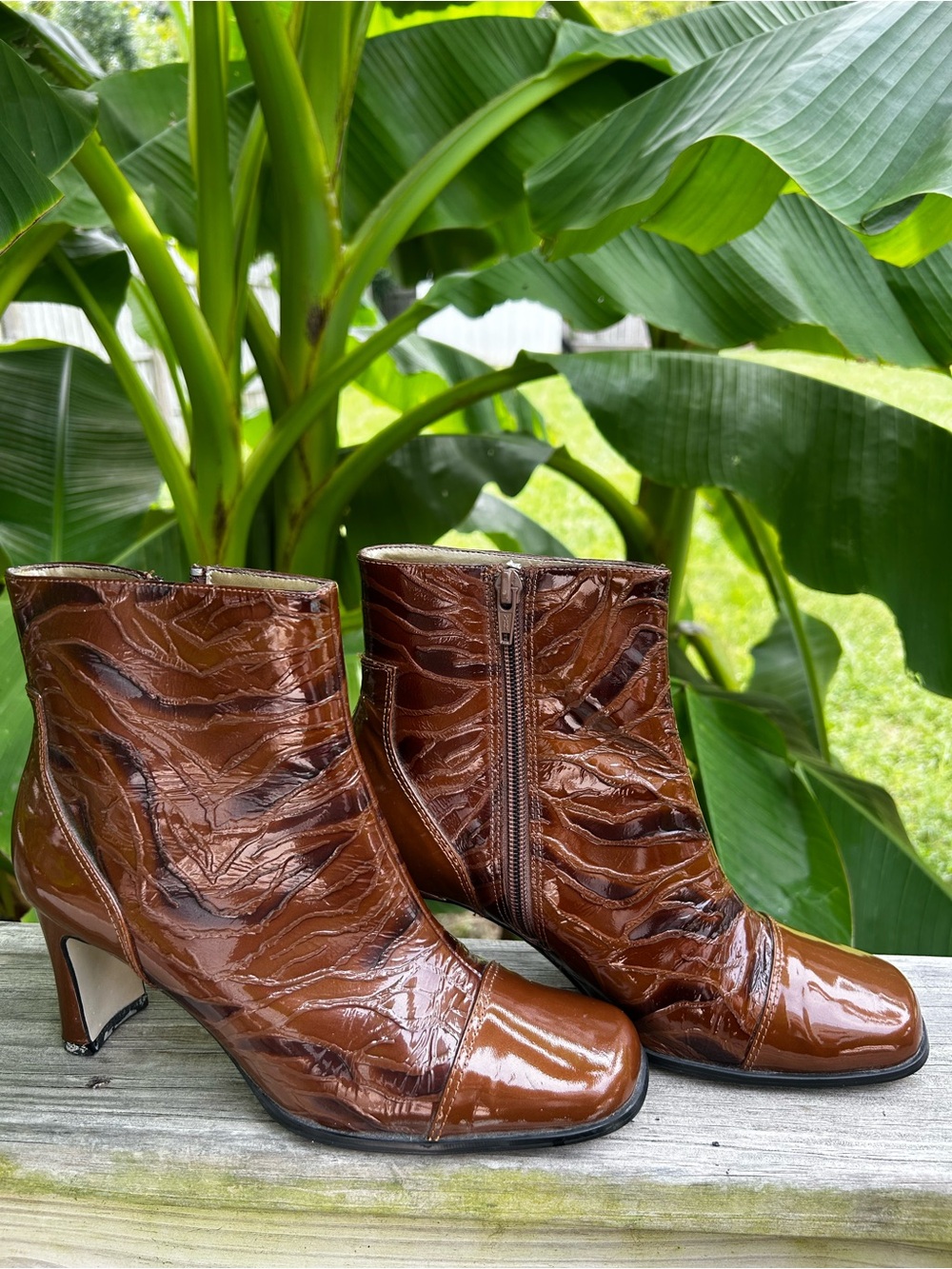 Vtg 90s Brown Embossed Ankle Boots - Women's Stylish Heeled Booties 2in Size 7.5